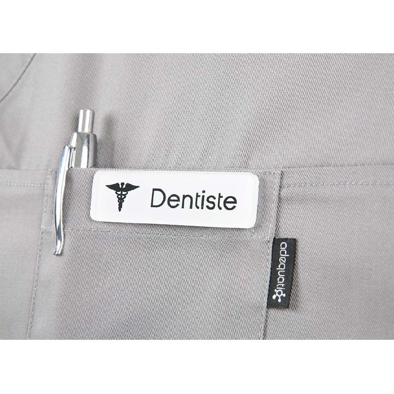badge aimanté blanc pour dentiste